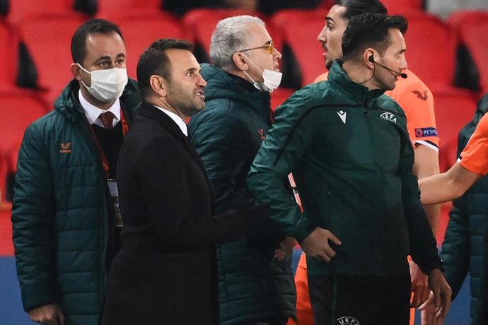 Sebastian Coltescu durante el partido de Champions