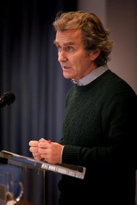 Simón asegura que en los próximos días seguirán reduciéndose los contagios pero avisa de la presión en las UCI