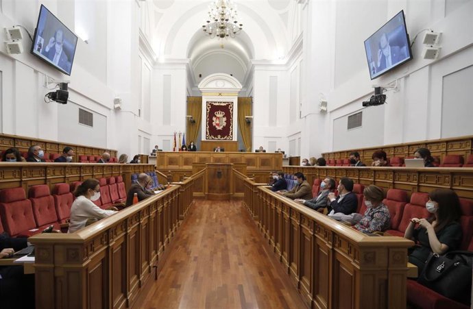 Sesión plenaria en las Cortes de C-LM