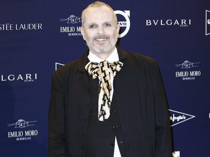 Miguel Bosé posando en un photocall