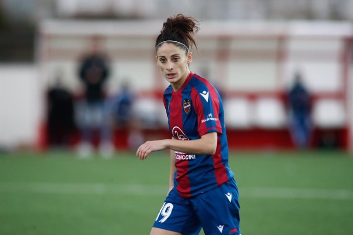 Esther Gonzalez of Levante looks on during the spanish women league, Primera Iberdrola, football match played between Rayo Vallecano and Levante UD at Ciudad Deportiva Rayo Vallecano on february 06, 2021, in Madrid, Spain.