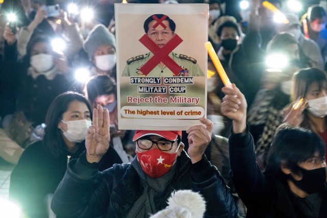 11 February 2021, Japan, Tokyo: A crowd of protesters take part in a demonstration against the Myanmar military in front of the United Nations University in Tokyo. Photo: Viola Kam/SOPA Images via ZUMA Wire/dpa