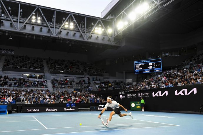 Espectadores viendo el partido entre Dominic Thiem y Nick Kyrgios en el Abierto de Australia