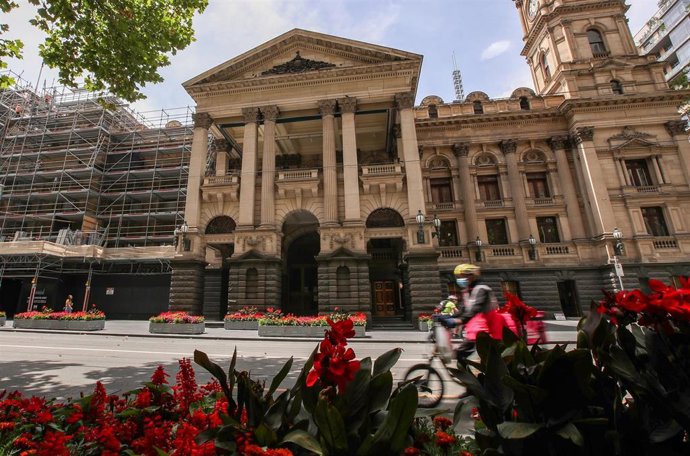 Personas con mascarilla en Melbourne, Australia