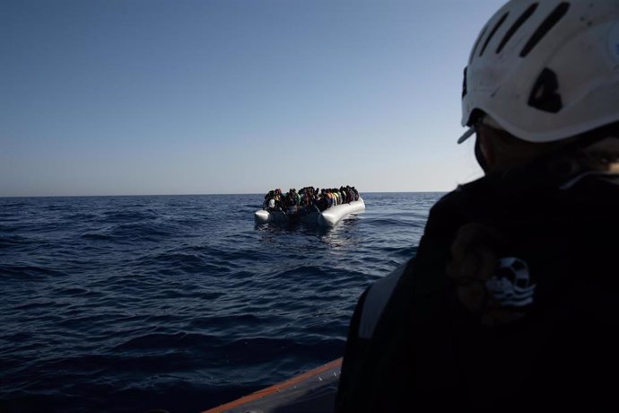 La Guardia Costera italiana ha informado del rescate de seis migrantes cerca de las costas de Sicilia