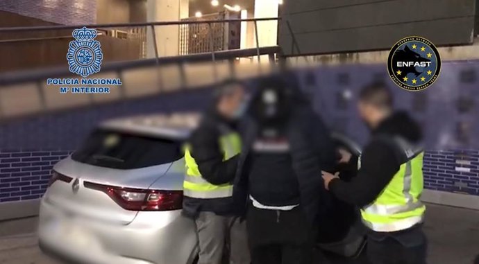La Policía Nacional arresta a un prófugo en Barcelona.
