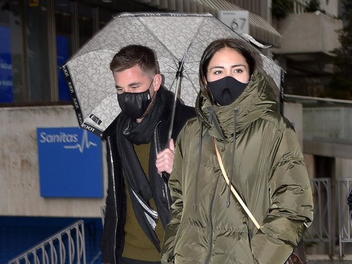 Tom Brusse y Sandra Pica continúan felices su relación
