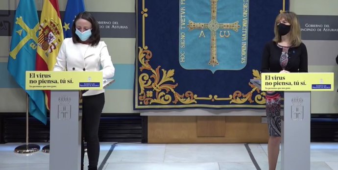 Melania Álvarez, a la izquierda