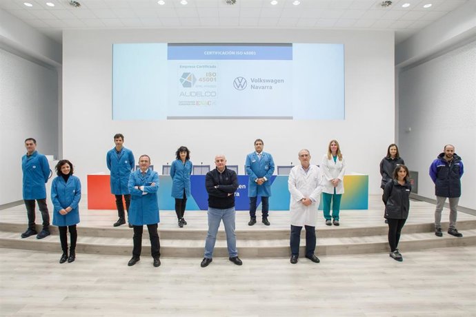 Mónica Blanco, Juan Martín Hernández, Jesús Erro, Ángel Monreal, María Goya (Quirón Prevención). Segunda fila: Santiago Naudo, Sergio Arza, Eva Echeverría, Enrique de la Calle, Izarne López, Cristina Lana (Quirón Prevención) y Joseba Ardaiz (Quirón).