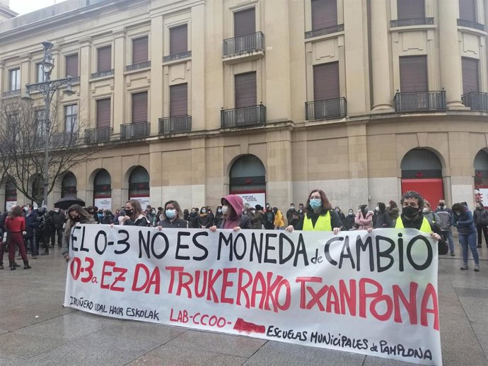 Manifestación de trabajadoras de escuelas infantiles de Pamplona contra los cambios en los modelos lingüísticos