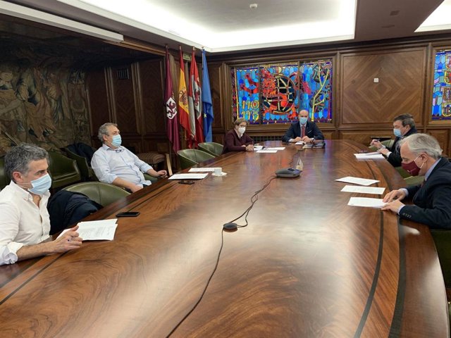 El alcalde de León, José Antonio Diez, preside la Junta de Gobierno del Ayuntamiento de León celebrada este viernes.