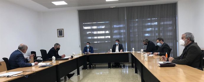 El consejero Antonio Luengo preside el encuentro con las organizaciones agrarias y la Federación de cooperativas.