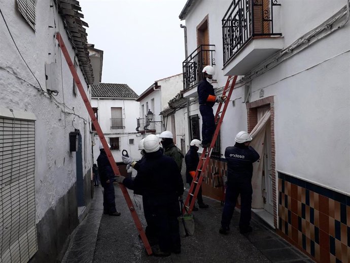 Imagen de archivo de una inspección para detección de fraude eléctrico.