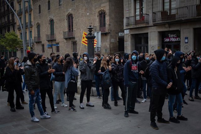 Manifestants d'Arran es manifesten contra la concentració dels sindicats policials a Barcelona, 12 de febrer del 2020.