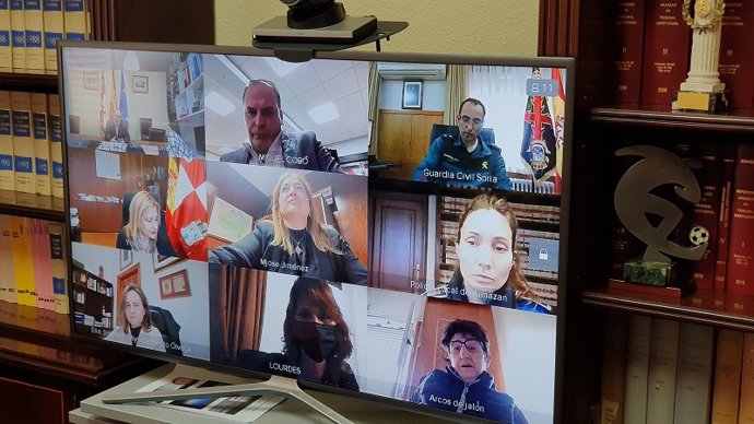 Reunión entre la Subdelegación de Soria y los ayubtamientos de más de mil habitantes.