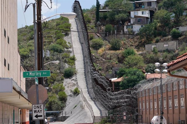 La frontera de Estados Unidos con México en Nogales, una localidad del estado de Arizona, Estados Unidos.