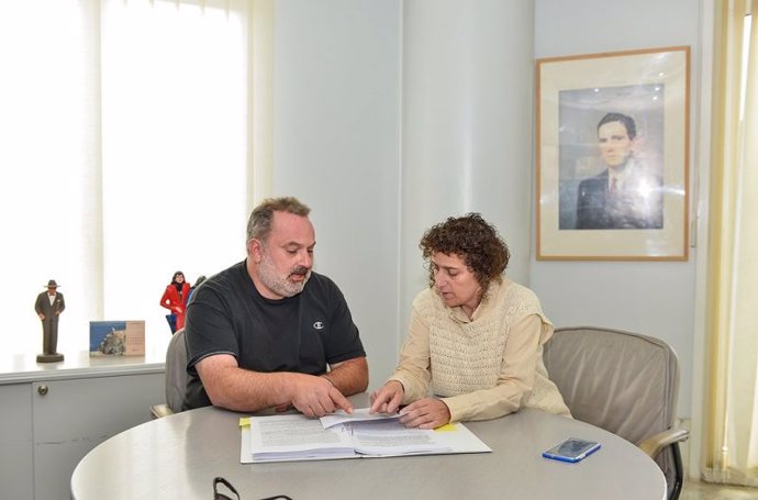 Carlos Babío, junto a la exvicepresidenta de la Diputación de A Coruña, Goretti Sanmartín