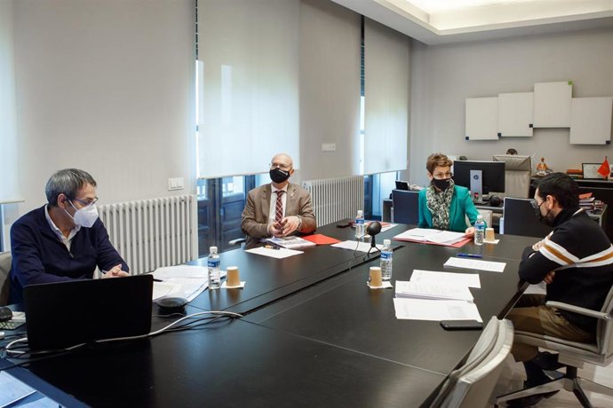 El secretario de la Comisión Interdepartamental de Despoblación, Ángel Labiano; el consejero Ciriza; la presidenta Chivite; y el director general de Administración Local y Despoblación, Jesús M Rodríguez