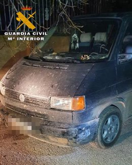 Furgoneta en la que supuestamente se desplazaban los menores para cometer los robos y que conducían sin carné