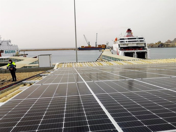 Planta fotovoltaica del puerto de Almería