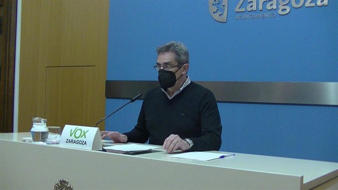 El portavoz del grupo municipal de VOX en el Ayuntamiento de Zaragoza, Julio Calvo