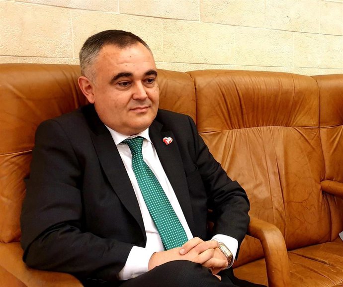 El PRC lleva al Senado la erradicación del plumero en Cantabria