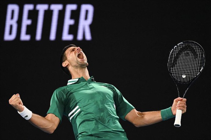 Novak Djokovic celebra su victoria ante Taylor Fritz en el Abierto de Australia 2021