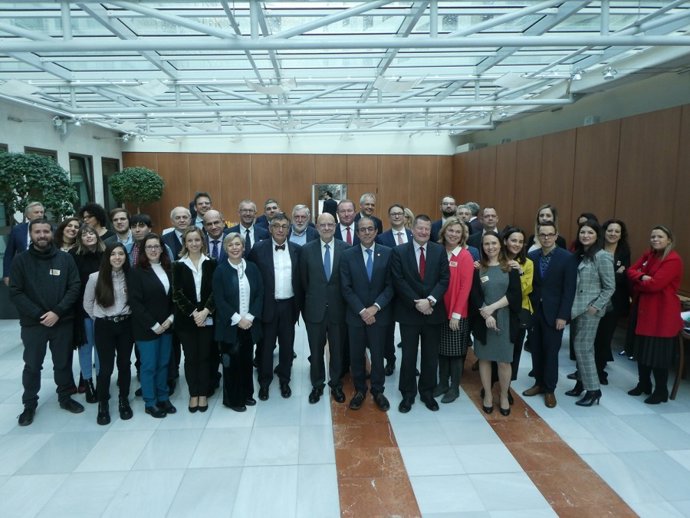 El rector de la US, en el centro, con ocasión de la alianza Ulysseus