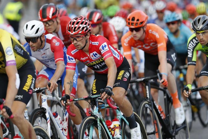 Imagen del pelotón durante la Vuelta Ciclista a España 