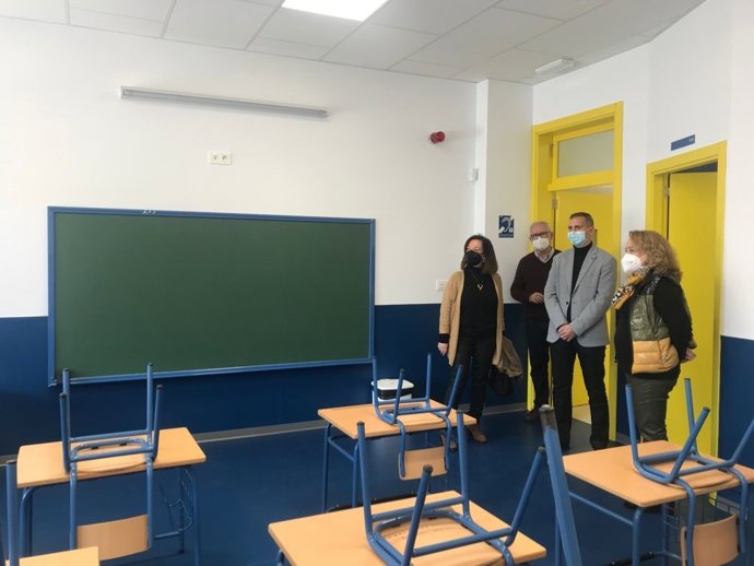 El delegado de Educación visita el CEEE Rosa Relaño de Almería