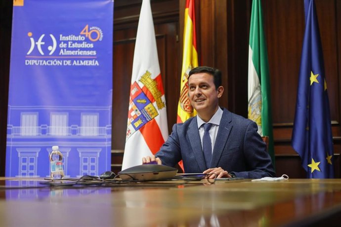 El presidente de la Diputación durante el plenario