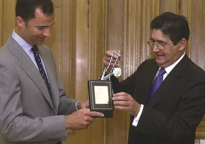 Jose Joaquin Gallardo recibió la Cruz de Honor de la Orden de San Raimundo de Peñafort.