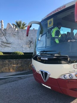 Guagua del transporte escolar