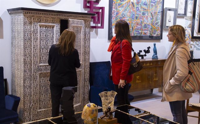 Visitantes de la muestra 'ANTIK PASSION Almoneda'  de arte y antigüedades