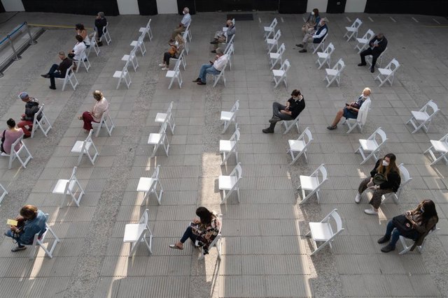 Vacunación contra la COVID-19 en Santiago, la capital de Chile. 