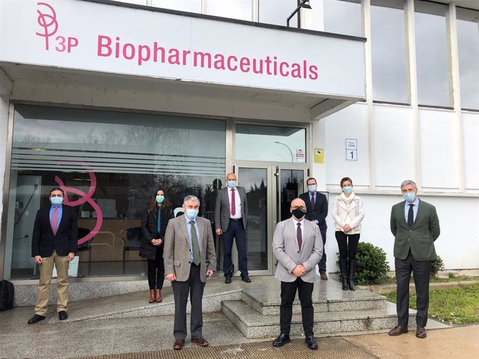 El consejero Cigudosa con responsables de la compañía 3P Biopharmaceuticals