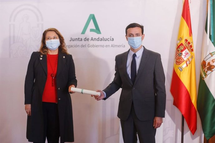 La consejera de Agricultura, Carmen Crespo, y el presidente de Galasa y de la Diputación de Almería, Javier Aureliano García
