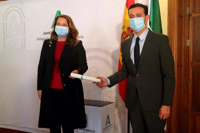 La consejera de Agricultura y el presidente de la Diputación de Almería