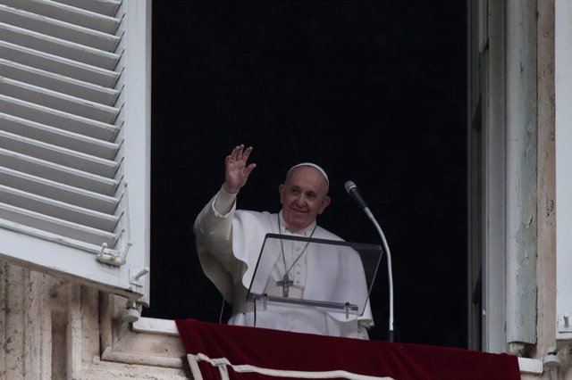 07 February 2021, Vatican, Vatican City: Pope Francis leads the Angelus prayer from the window of the Apostolic building overlooking St. Peter's Square. Photo: Evandro Inetti/ZUMA Wire/dpa