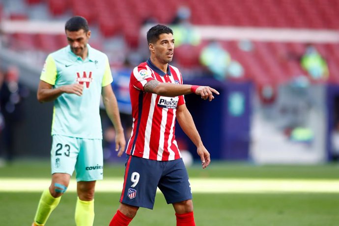 Luis Suarez of Atletico Madrid gestures during the spanish league, La Liga Santander, football match played between Atletico de Madrid and Granada CF at Wanda Metropolitano stadium on september 27, 2020 in Vitoria, Spain.