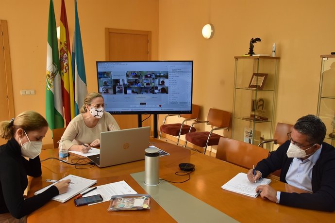 Reunión con directores de centros educativos de Fuengirola