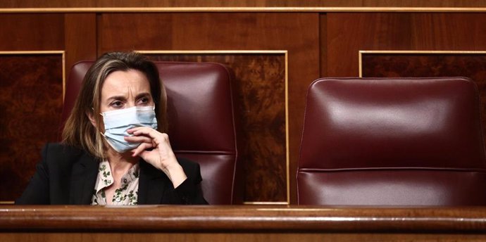 La portavoz del PP en el Congreso, Cuca Gamarra, durante una sesión plenaria celebrada en el Congreso de los Diputados.