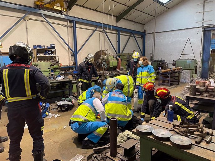 Summa 112 y Bomberos de la Comunidad de Madrid atienden a un hombre en estado muy grave tras un accidente laboral