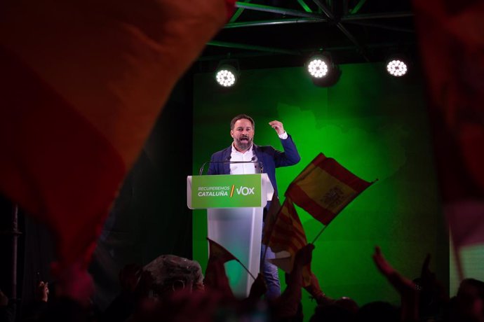 El líder de Vox, Santiago Abascal, en el tancament de campanya del partit de les eleccions catalanes del 14 de febrer de 2121 a la plaa Artós de Barcelona