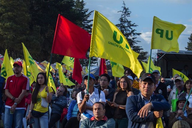 Simpatizantes del partido político Unión Patriótica (UP) de Colombia.
