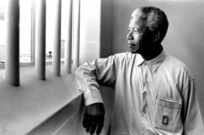 Imagen de Mandela en su celda, obra de Jürgen Schadeberg