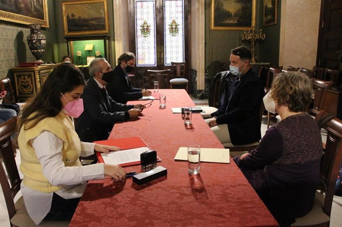 Flores y Castro, en la firma de convenios con entidades sociales