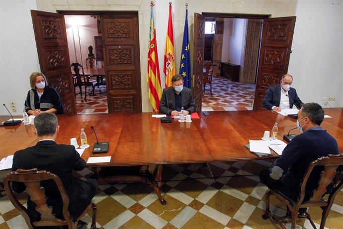 El presidente de la Generalitat, Ximo Puig, mantiene una reunión de trabajo sobre la evolución de los proyectos que se están presentando a las convocatorias previas del Gobierno para optar a los fondos europeos de recuperación