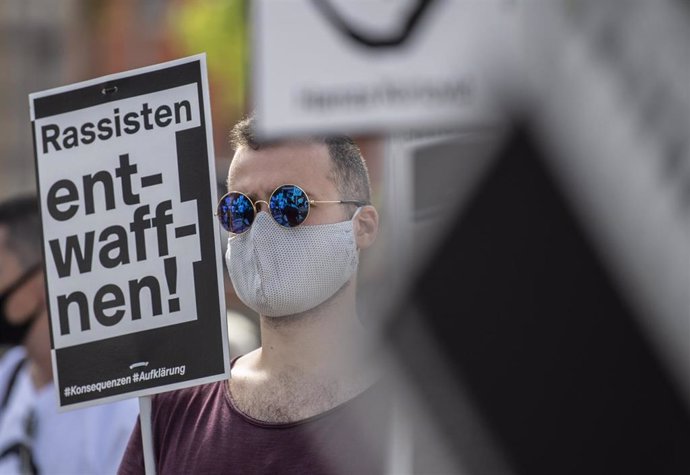 "Desarmad a los racistas" en una conentración por las víctimas del atentado de Hanau