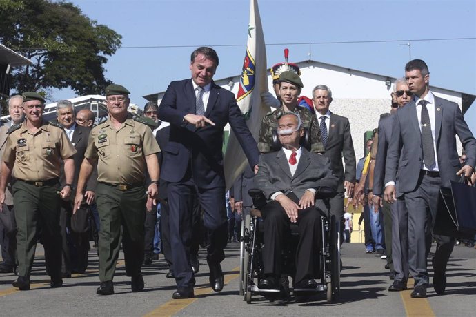 El presidente brasileño, Jair Bolsonaro, junto al general retirado Eduardo Villas Boas